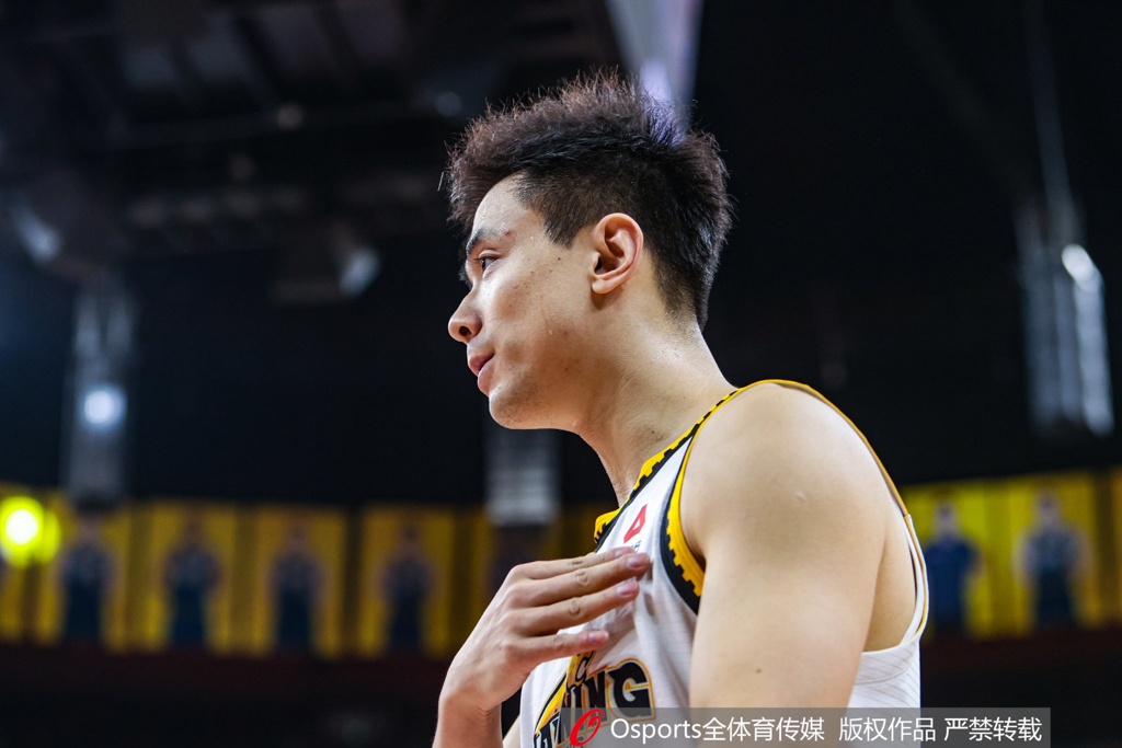 媒体人：辽宁远没到至暗时刻 下赛季有合适外援他们仍是夺冠热门